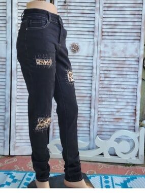 Orly size 8 Black Women's Skinny Jeans with Leopard Patch Detail like new